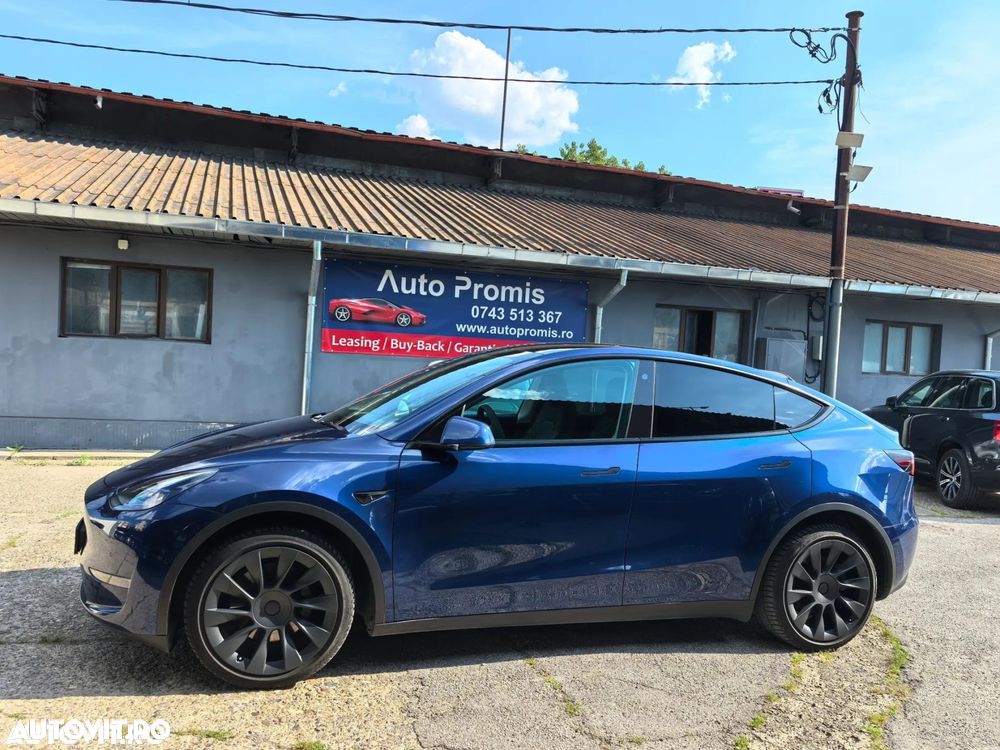 Tesla Model Y Long Range AWD Premium - 3