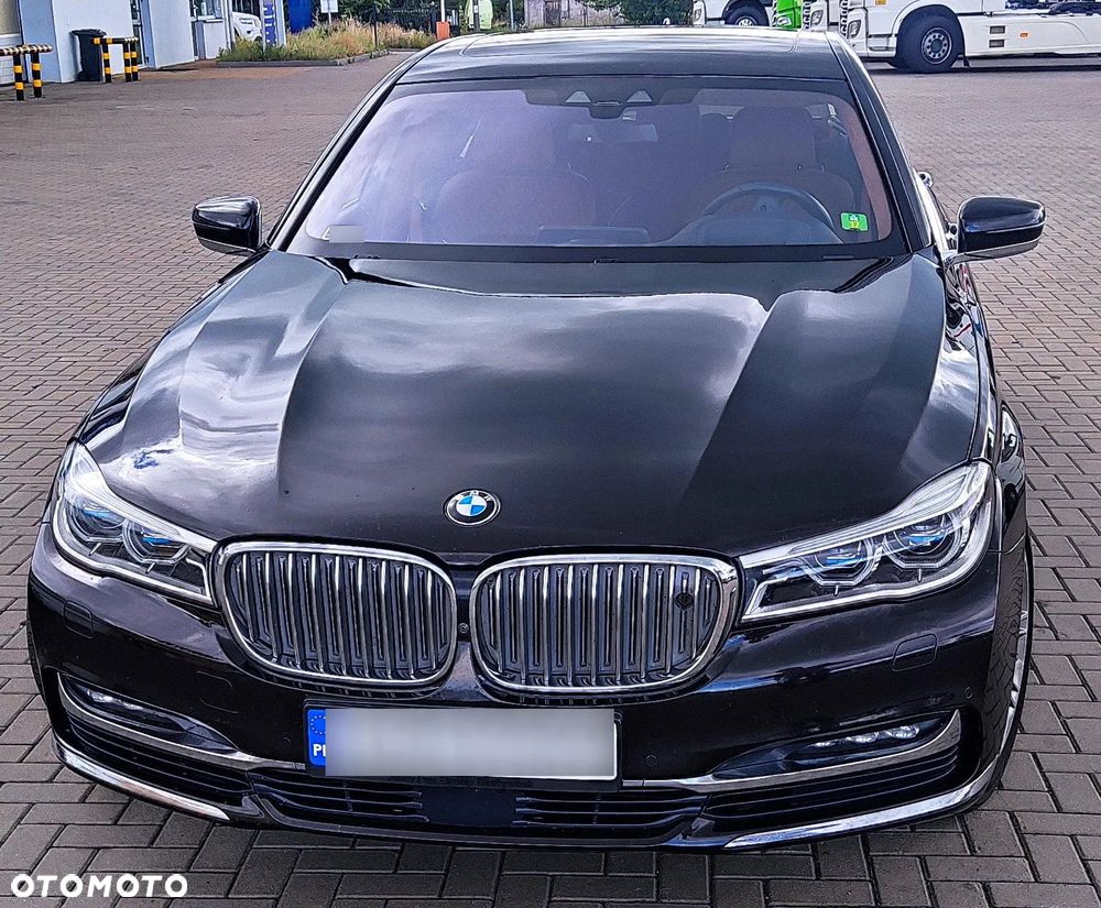 BMW Seria 7 750Li xDrive - 24