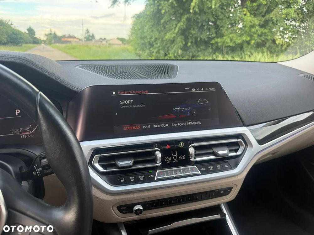BMW Seria 3 320i Luxury Line - 15