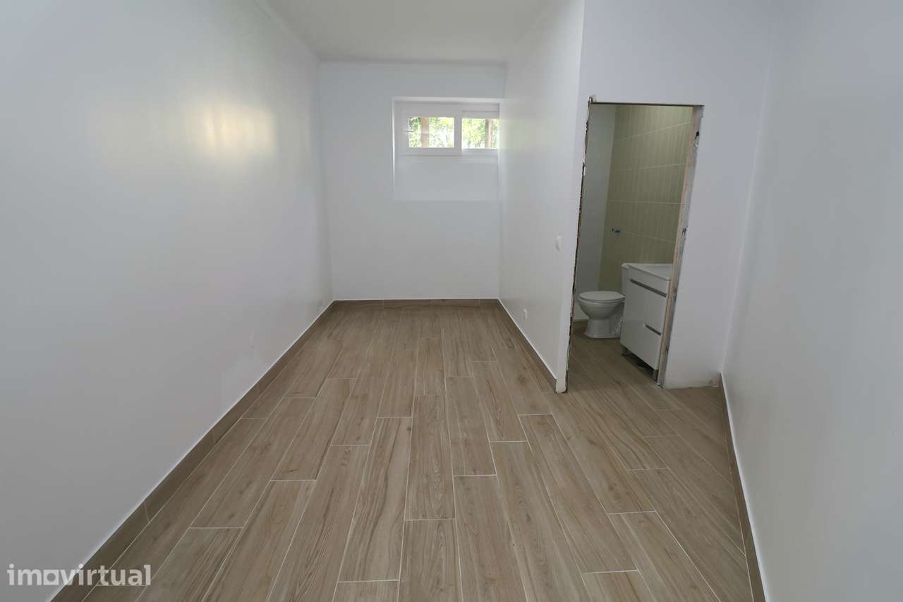 Venda de atelier convertido em habitação a estrear T4 Venteira Amadora - Grande imagem: 4/19