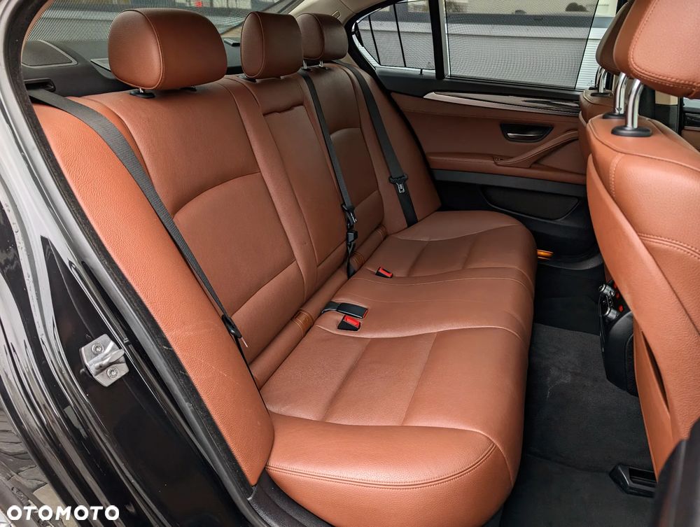 BMW Seria 5 525d xDrive Sport-Aut Luxury Line - 16