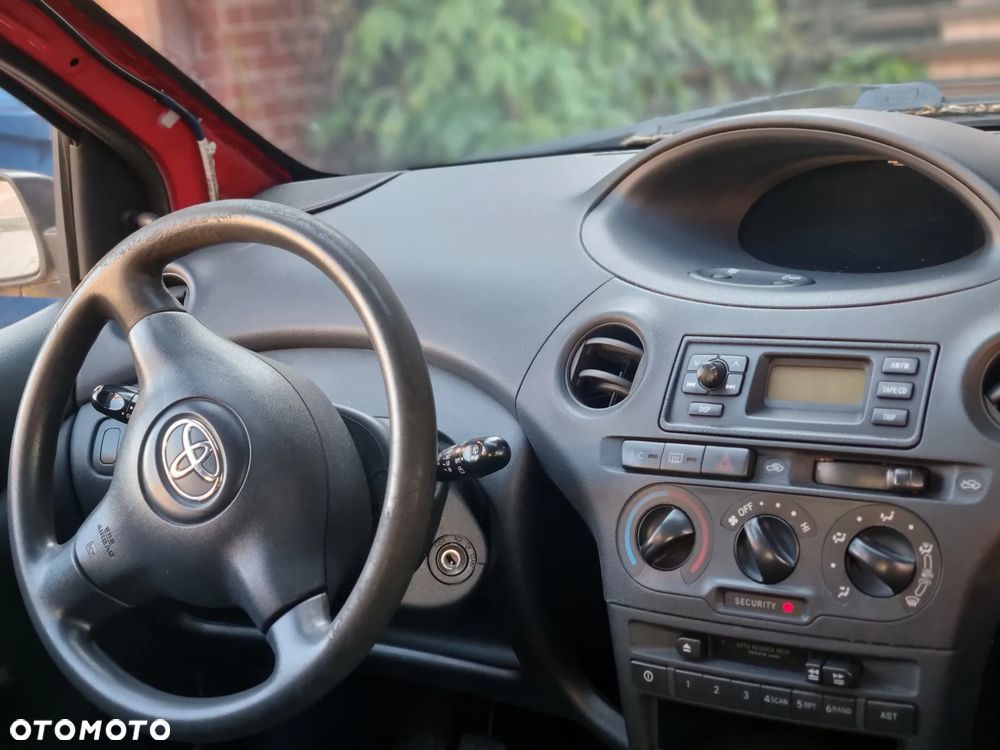 Toyota Yaris 1.0 Base - 8
