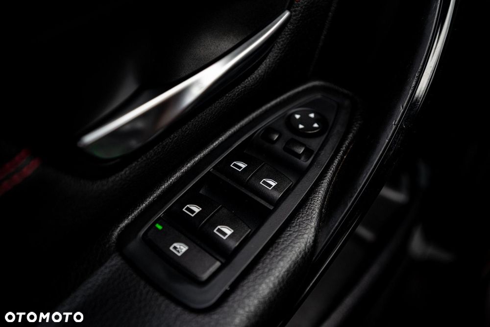 BMW Seria 3 330i Sport Line Shadow - 30