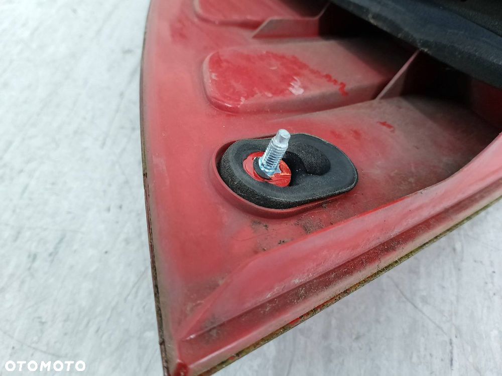 LAMPA TYLNA PRAWA MERCEDES-BENZ KLASA C W203 KOMBI - 2