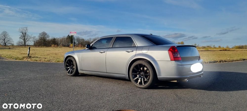 Chrysler 300C 6.1 V8 Hemi SRT8 - 11