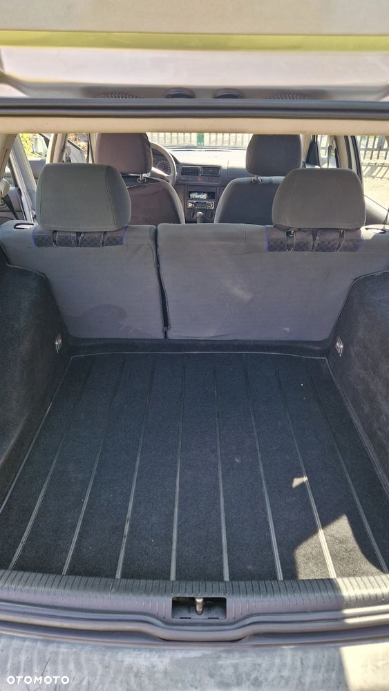 Volkswagen Golf 1.9 TDI Q - 9