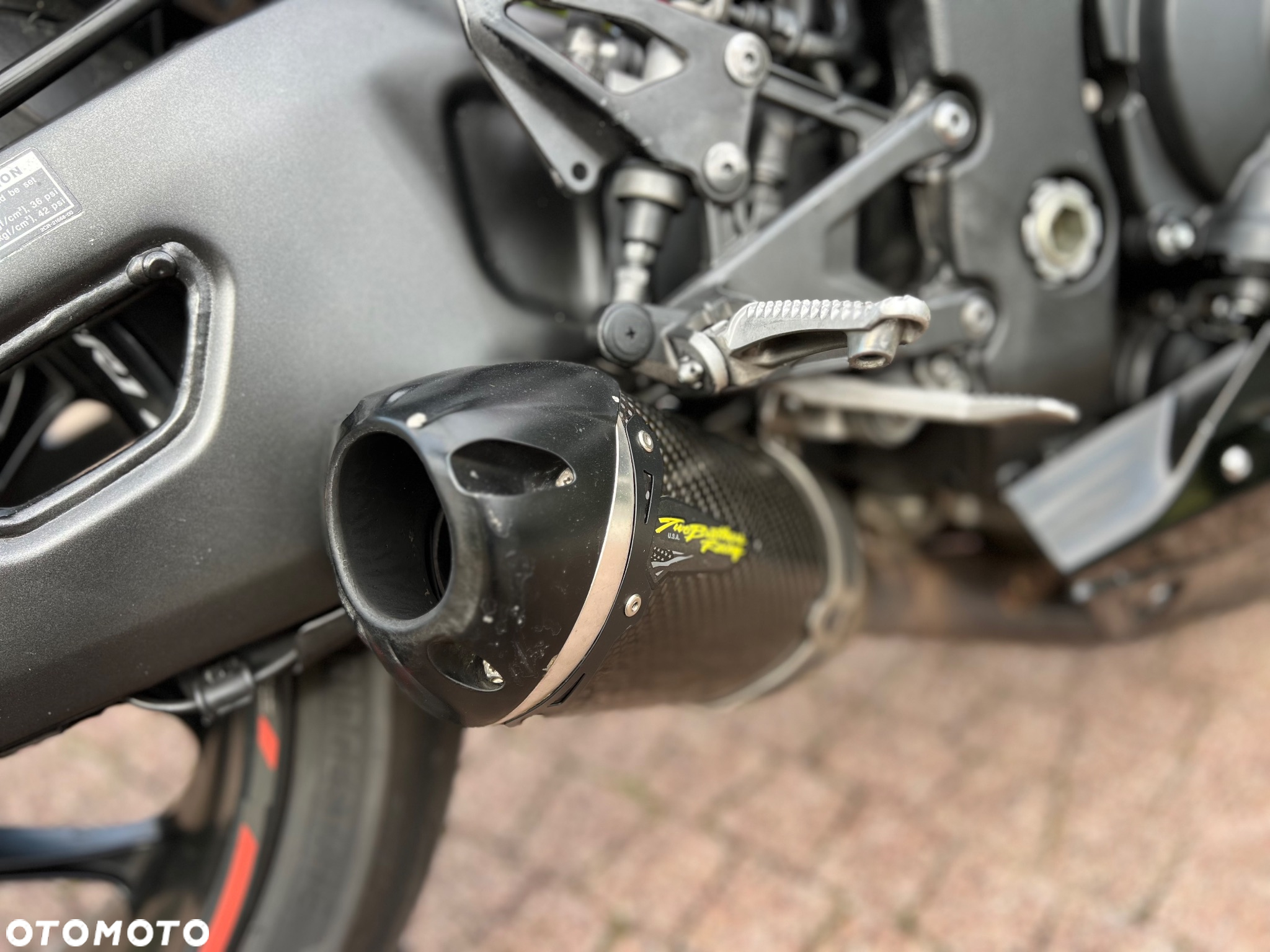 Yamaha R1 - 13