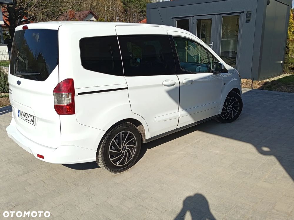Ford Tourneo Courier - 12