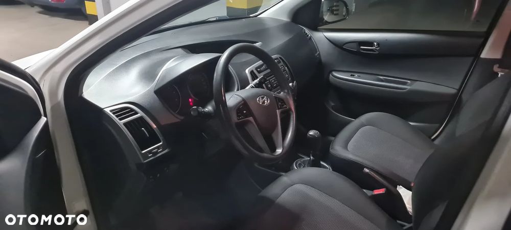 Hyundai i20 1.4 CRDI Comfort - 14