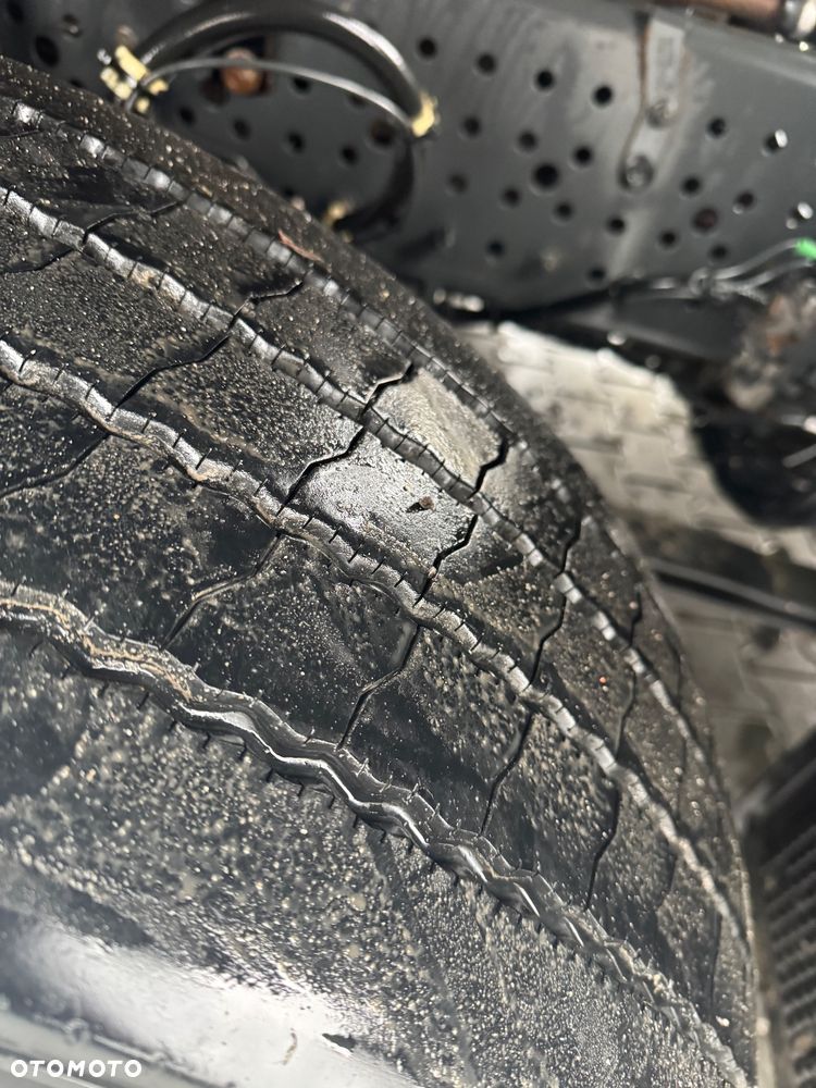 Mercedes-Benz 1845 opony 80% stan bardzo dobry - 10