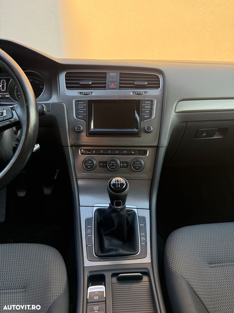 Volkswagen Golf 1.6 TDI BMT Comfortline - 25