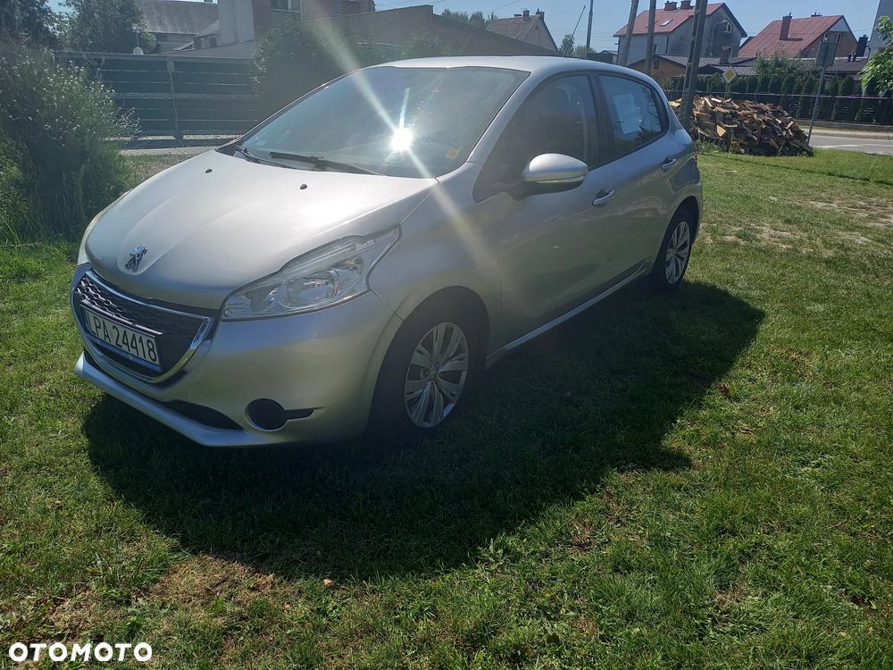 Peugeot 208 - 1