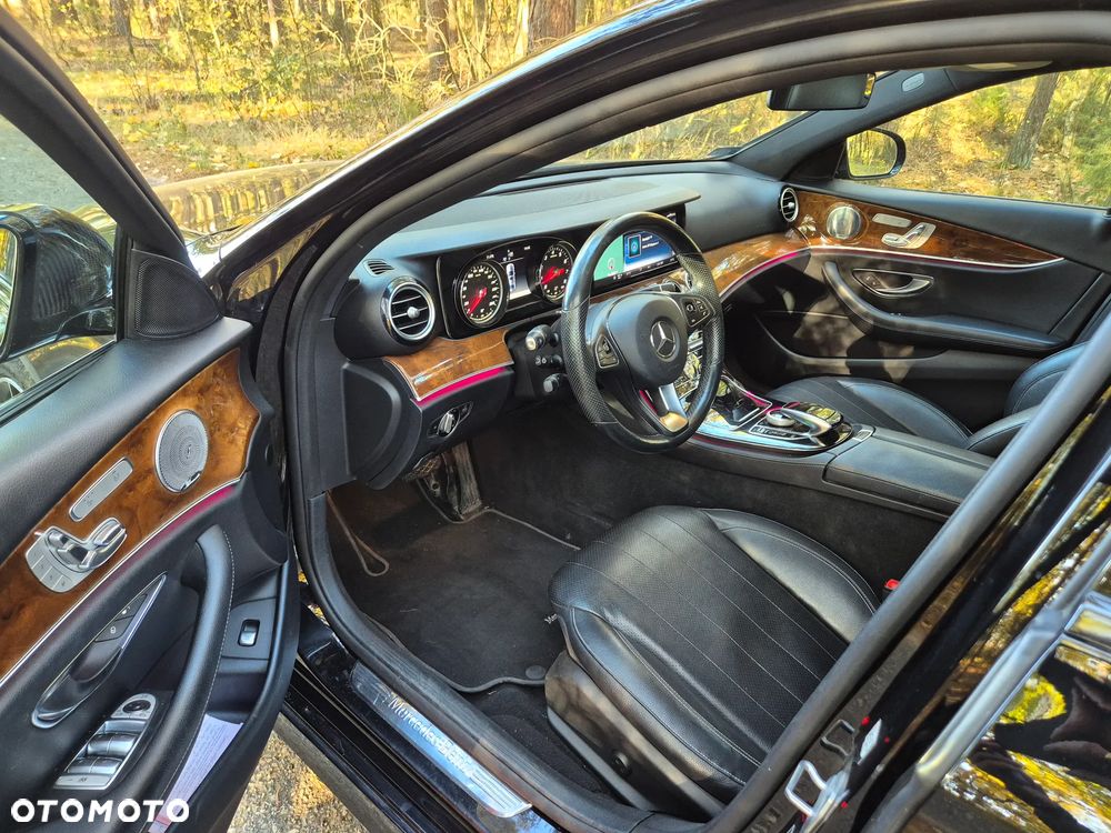 Mercedes-Benz Klasa E 300 9G-TRONIC AMG Line - 4