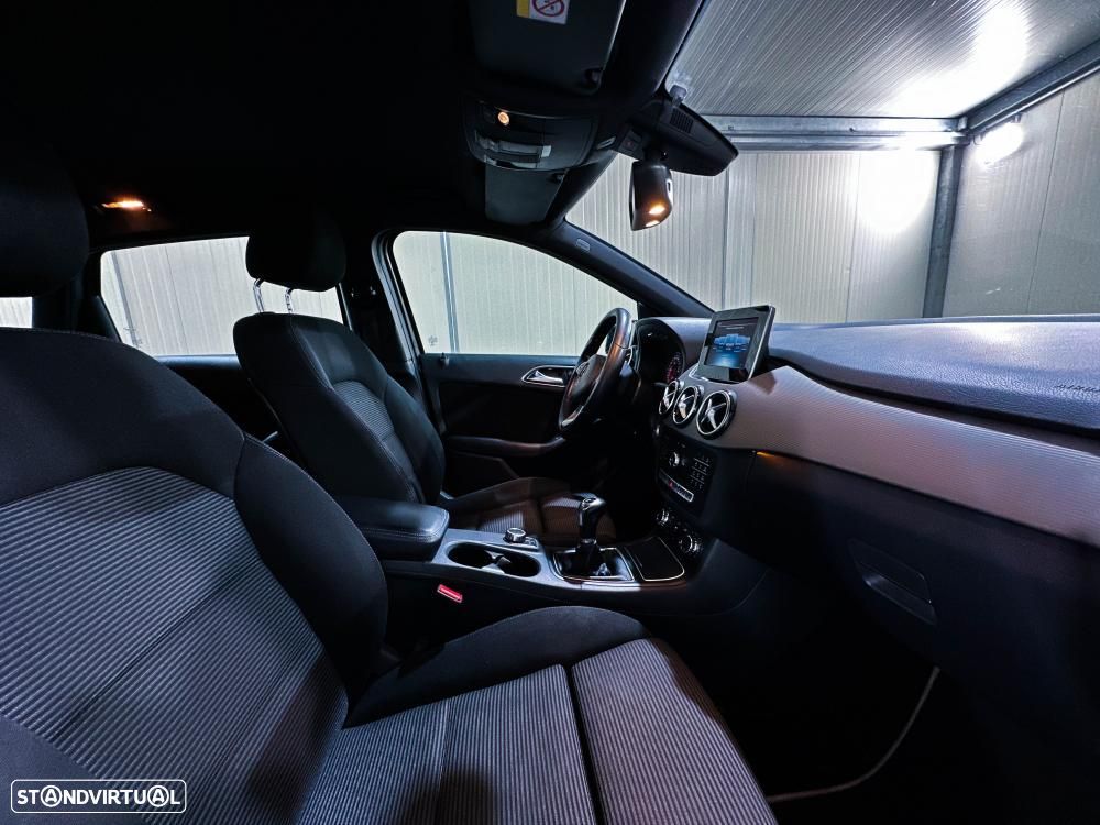 Mercedes-Benz B 180 d Urban - 30