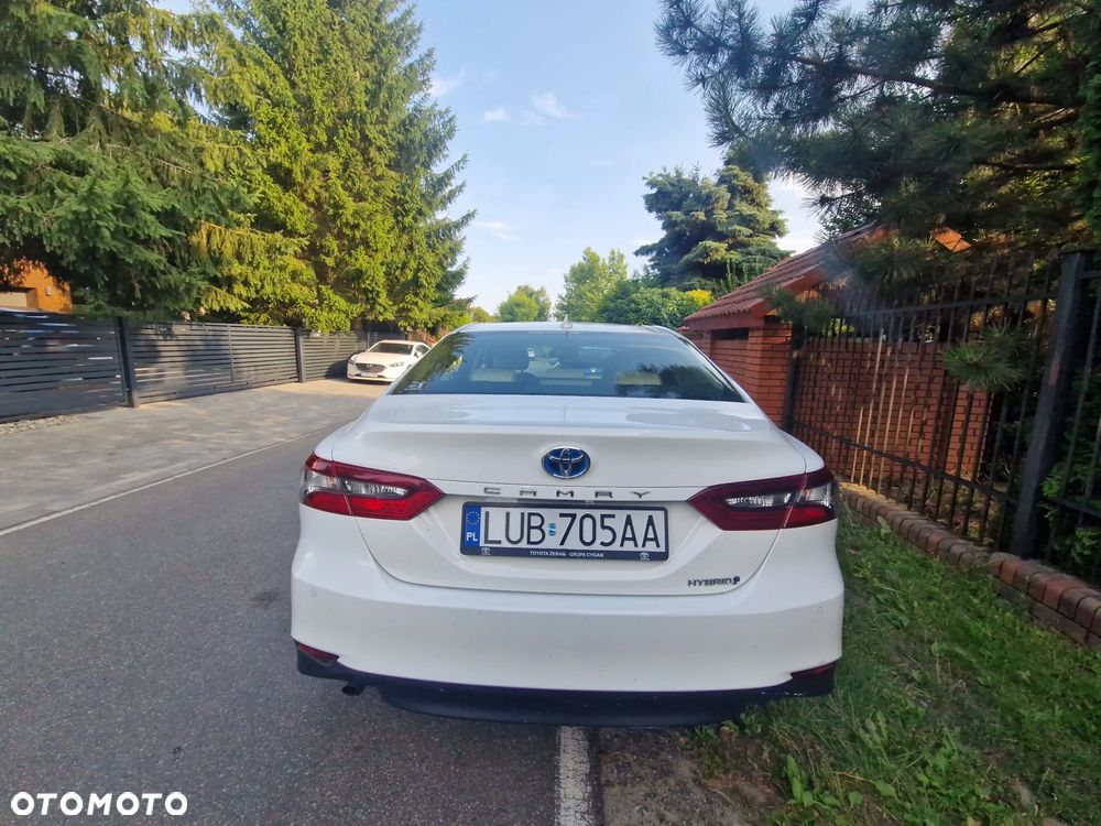 Toyota Camry - 4