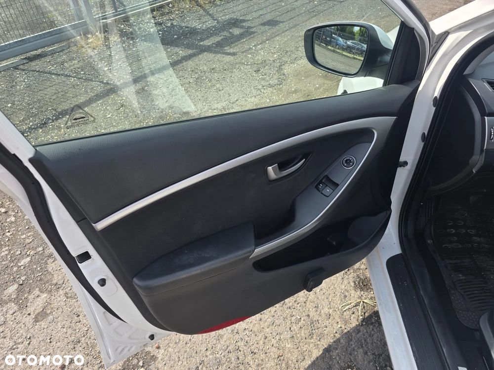 Hyundai i30 i30cw 1.4 Trend - 21