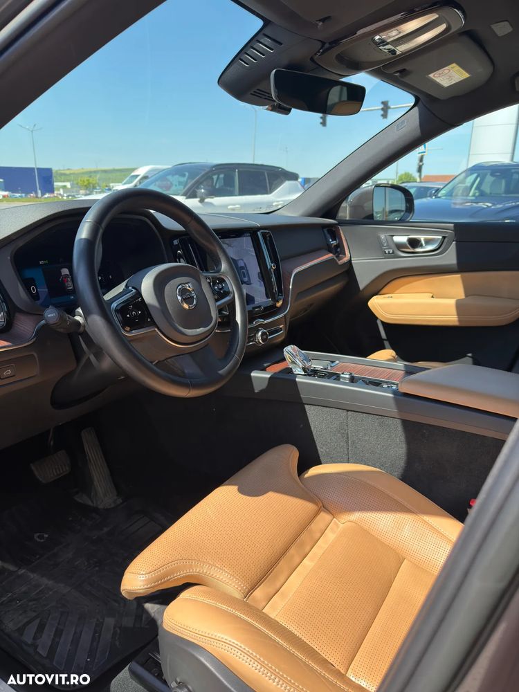 Volvo XC 60 B5 AT AWD MHEV Plus Dark - 6