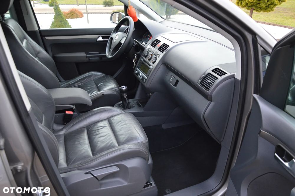 Volkswagen Touran 1.9 TDI Highline - 28