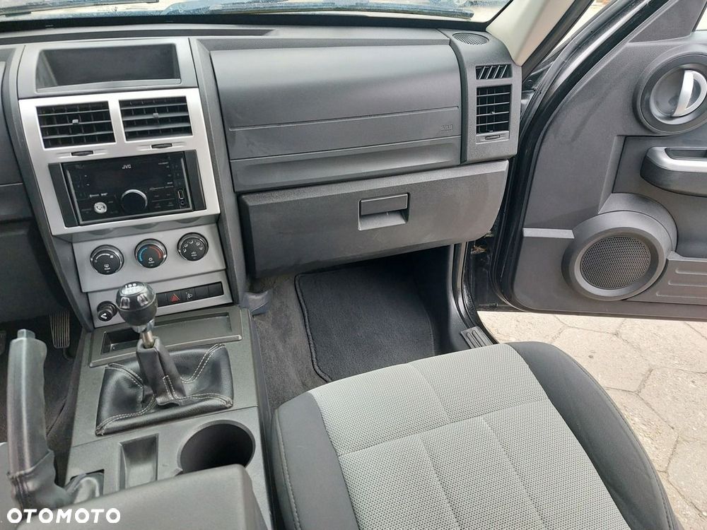 Dodge Nitro - 19
