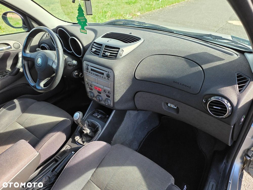 Alfa Romeo 147 1.6 T.S Progression - 12
