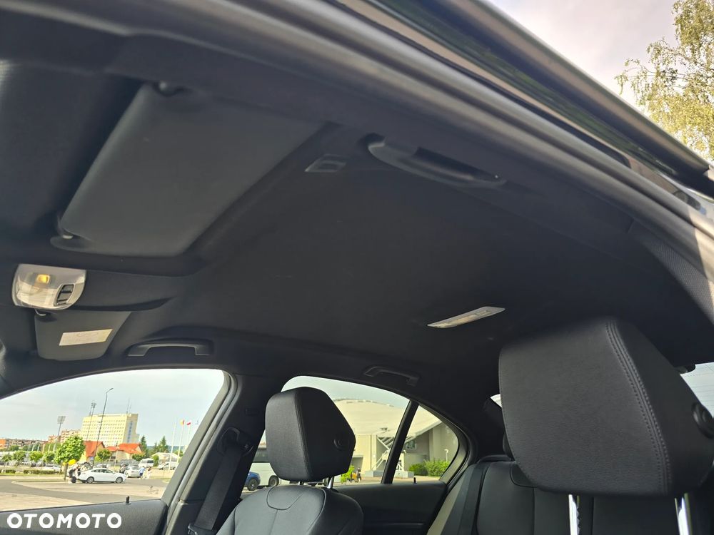 BMW Seria 3 318d DPF Edition Sport - 16