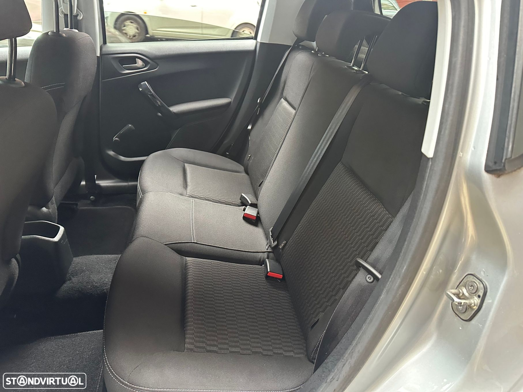 Peugeot 208 1.6 BlueHDi Style - 11