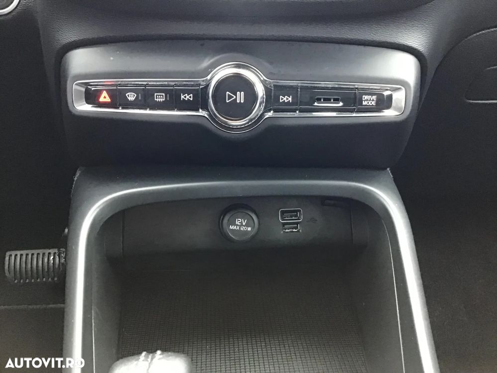 Volvo XC 40 T3 Geartronic Momentum - 17