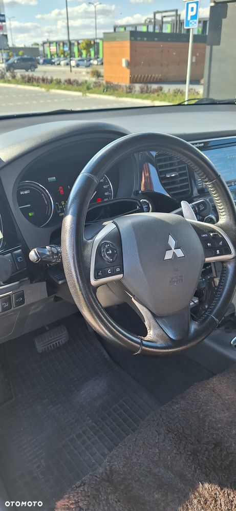 Mitsubishi Outlander - 13