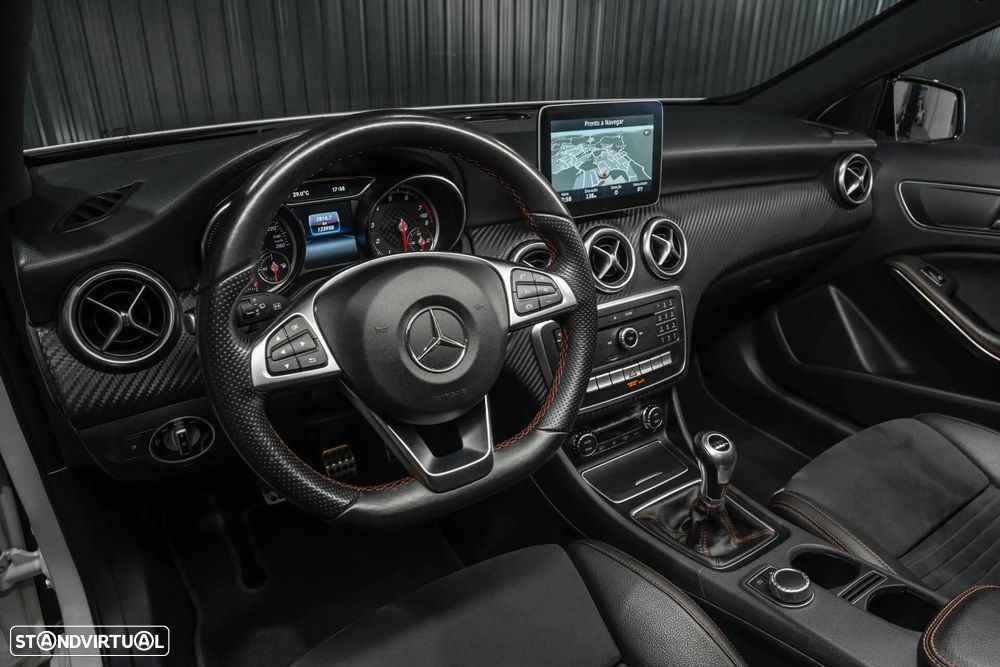 Mercedes-Benz A 180 AMG Line - 21