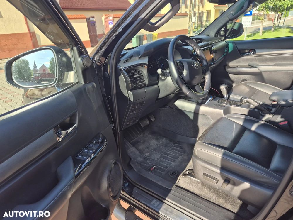Toyota Hilux 2.8D 204CP 4x4 Double Cab AT Invincible - 12