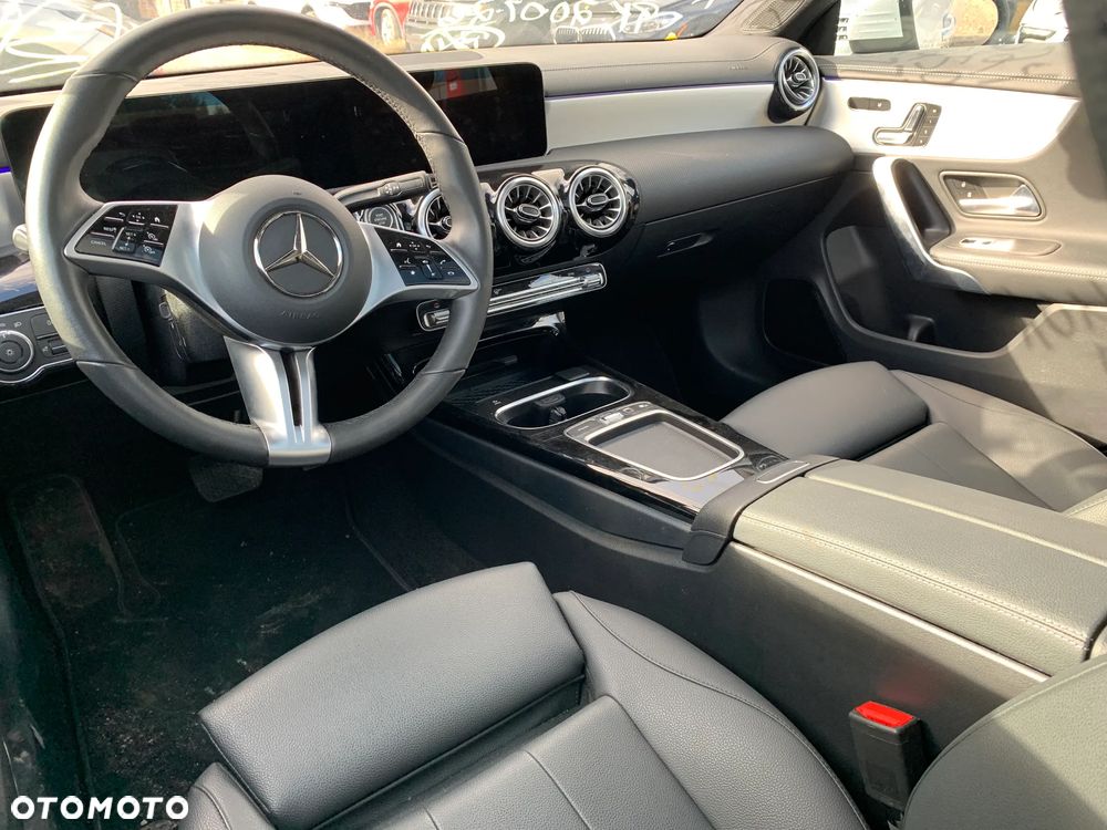 Mercedes-Benz CLA 250 4Matic 8G-DCT Edition Progressive Line - 15