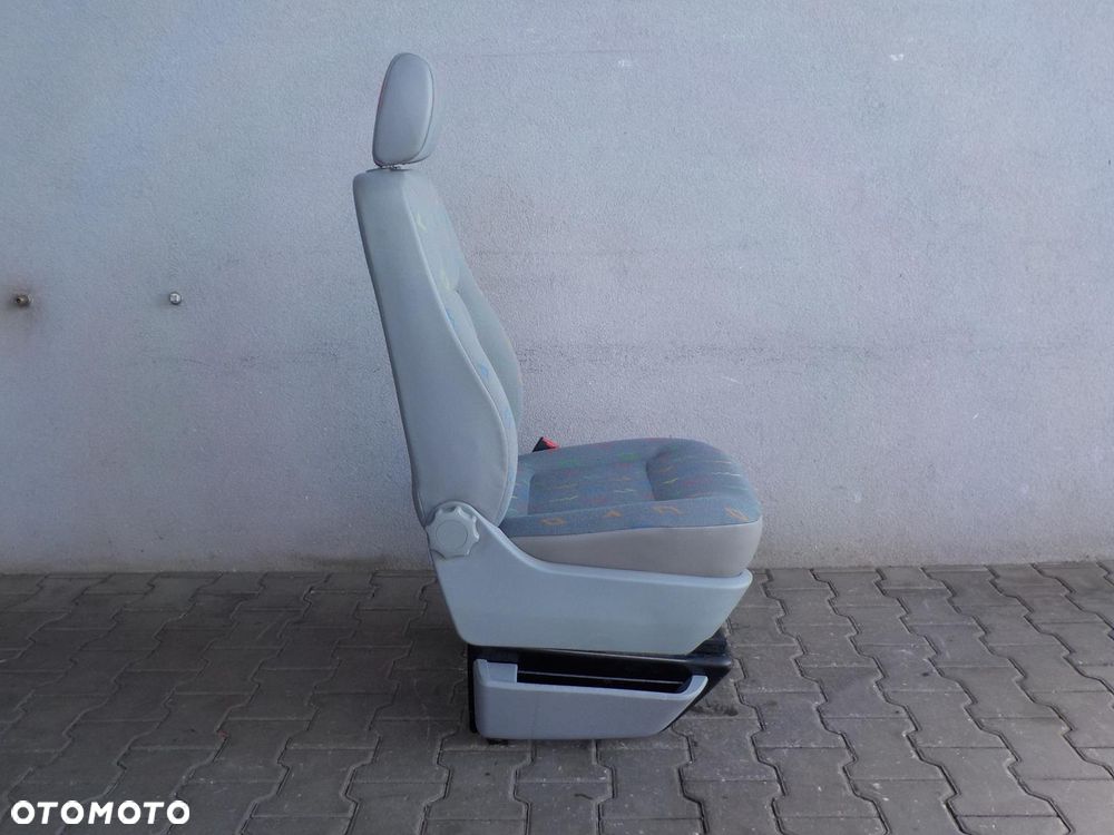 VW T5 FOTEL PRAWY PASAŻERA Z PODSTAWĄ INKA - 5