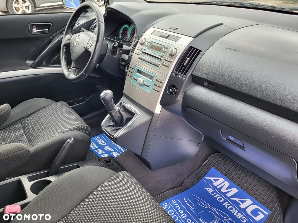 Toyota Corolla Verso 2.2 D-4D X 7os - 17