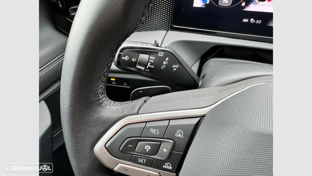 VW Passat Variant 2.0 TDi Business DSG - 26