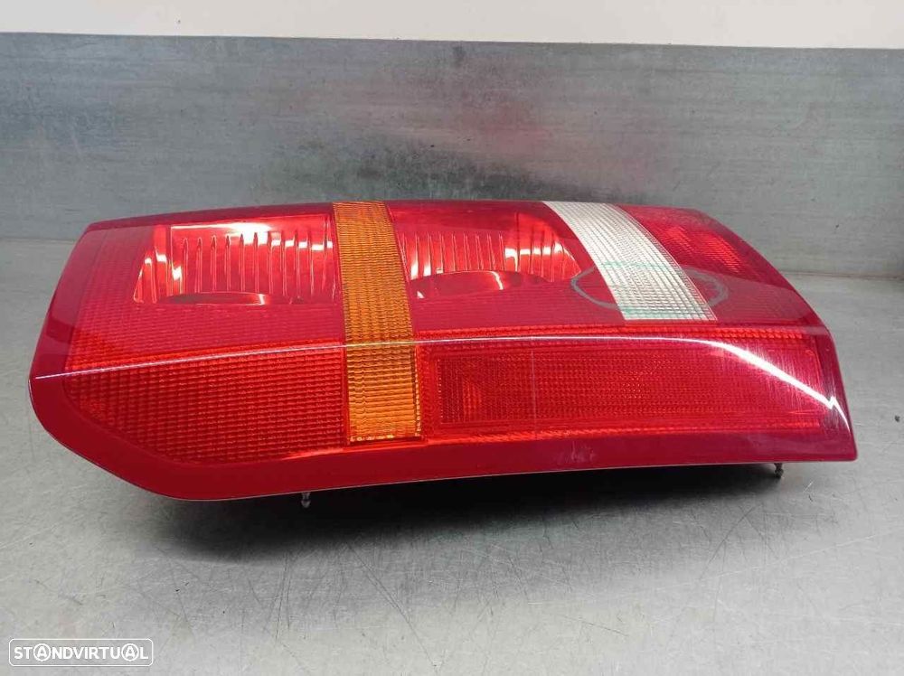 FAROLIM TRASEIRO ESQUERDO LAND ROVER DISCOVERY IV 2005 -XFB000573 - 2