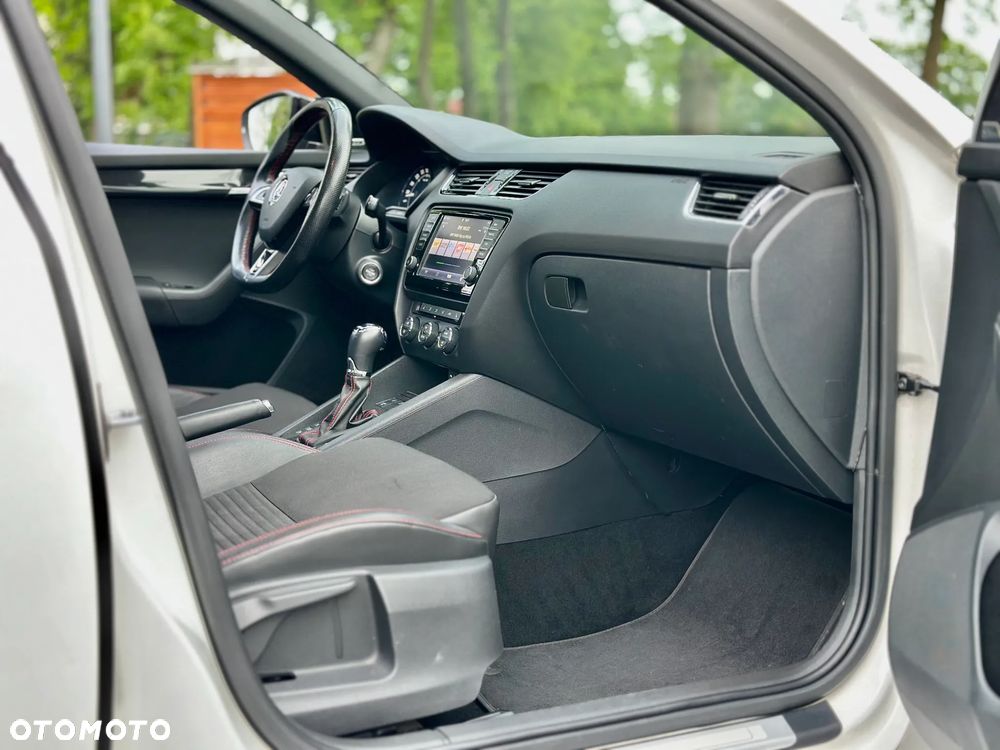 Skoda Octavia 2.0 TDI DSG RS - 20