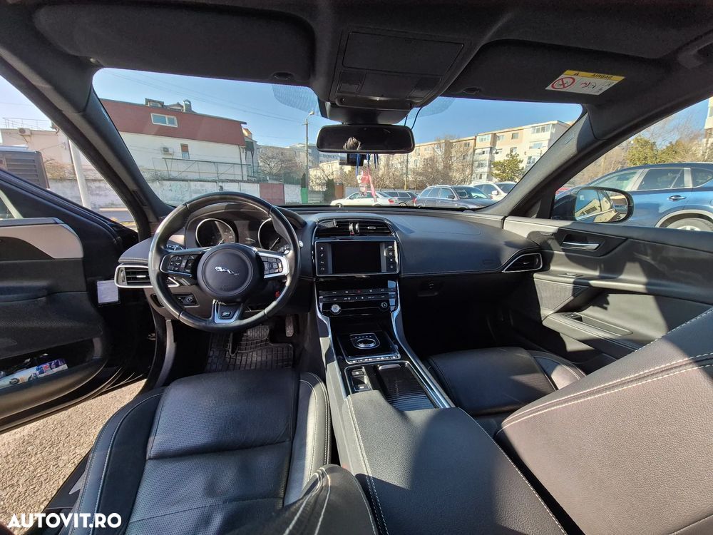 Jaguar XE E-Performance Aut. R-Sport - 3