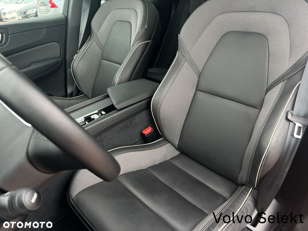 Volvo XC 60 T6 AWD Recharge Plus Black Edition - 14