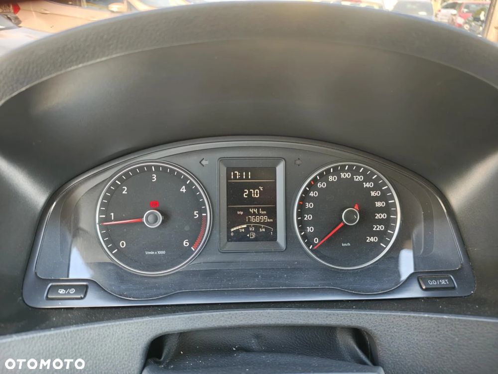 Volkswagen Caravelle - 23