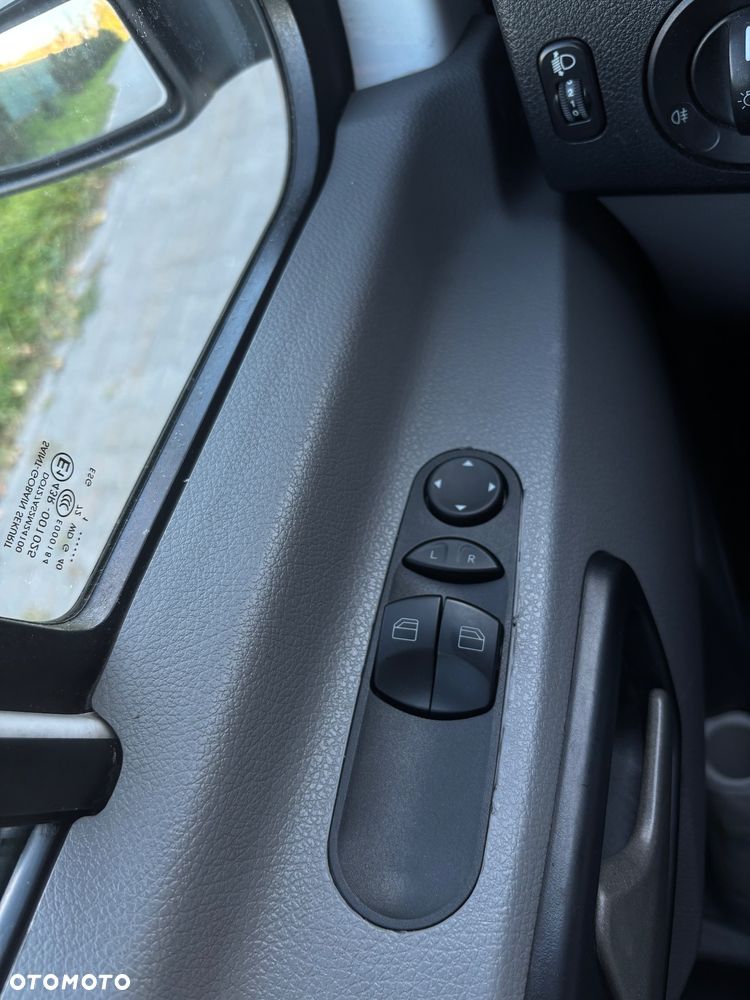 Mercedes-Benz Sprinter - 20