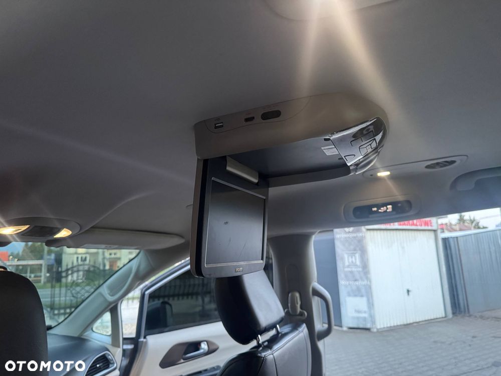 Chrysler Pacifica - 17