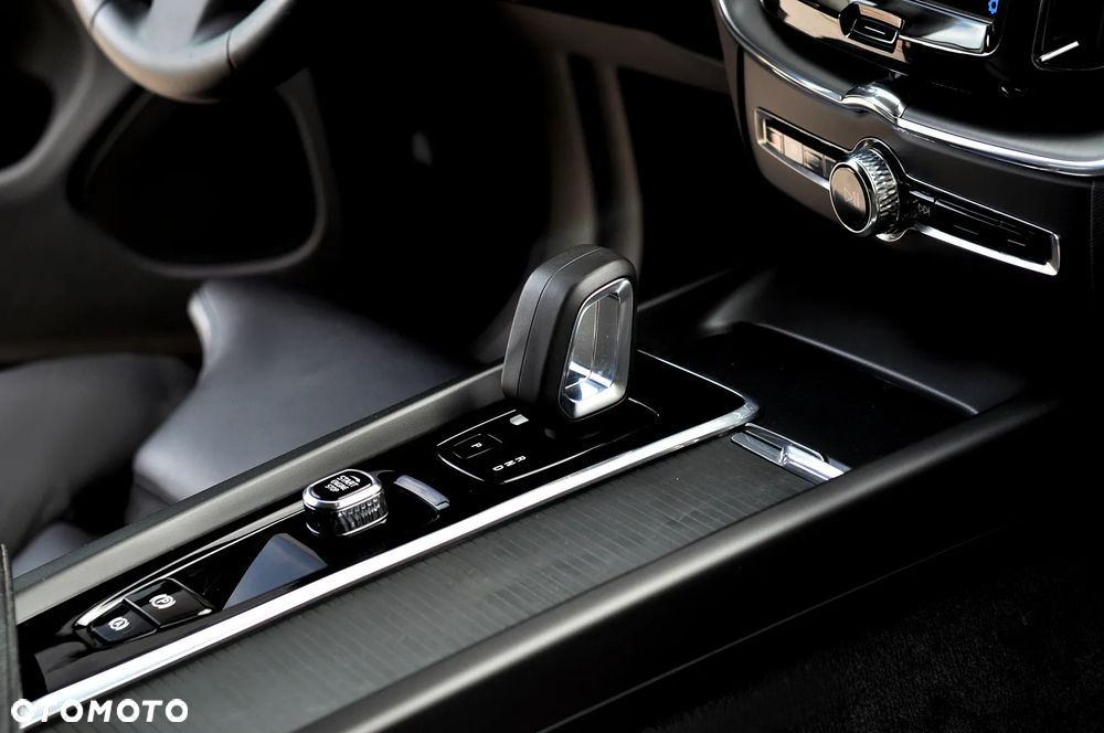 Volvo XC 60 B4 D Geartronic Momentum Pro - 15