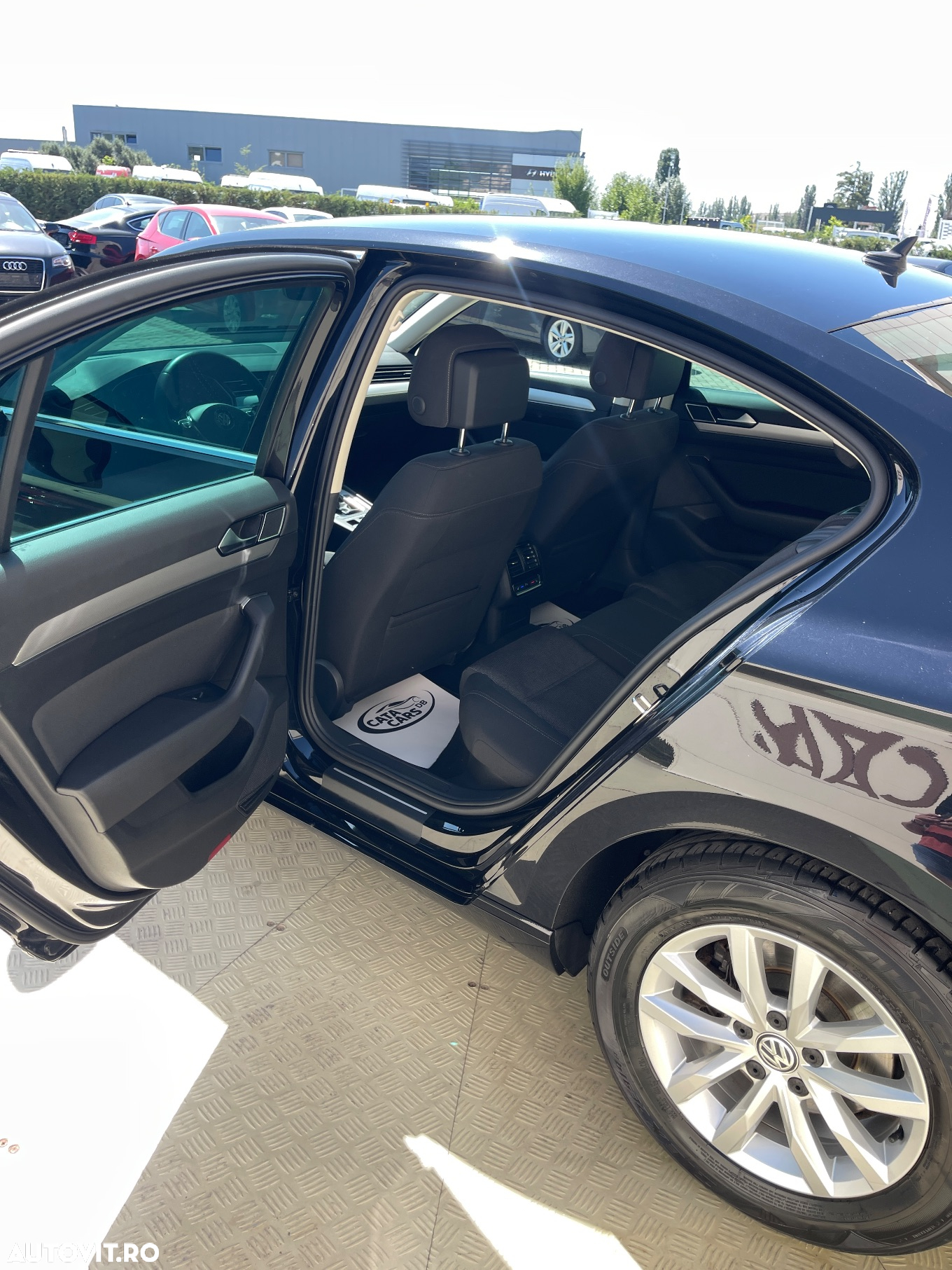 Volkswagen Passat - 25