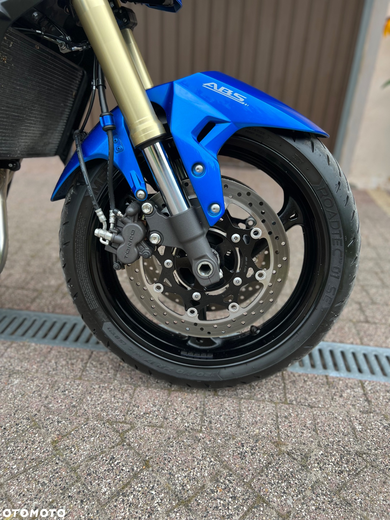 Suzuki GSR - 14
