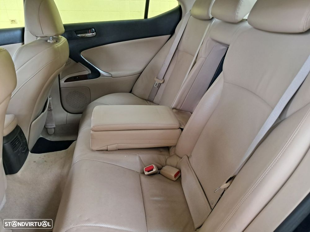 Lexus IS 220 d Sport 54 - 14