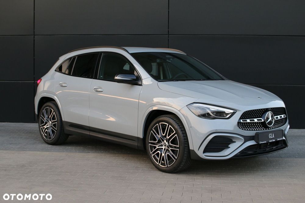 Mercedes-Benz GLA - 4
