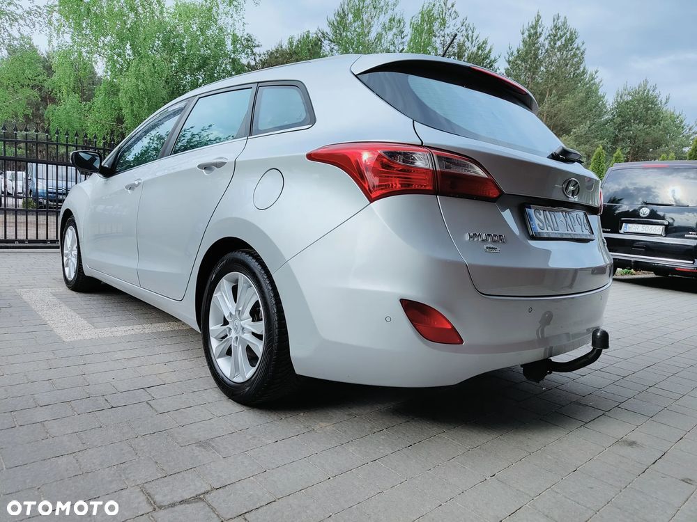 Hyundai i30 blue Kombi 1.6 CRDi Classic - 5