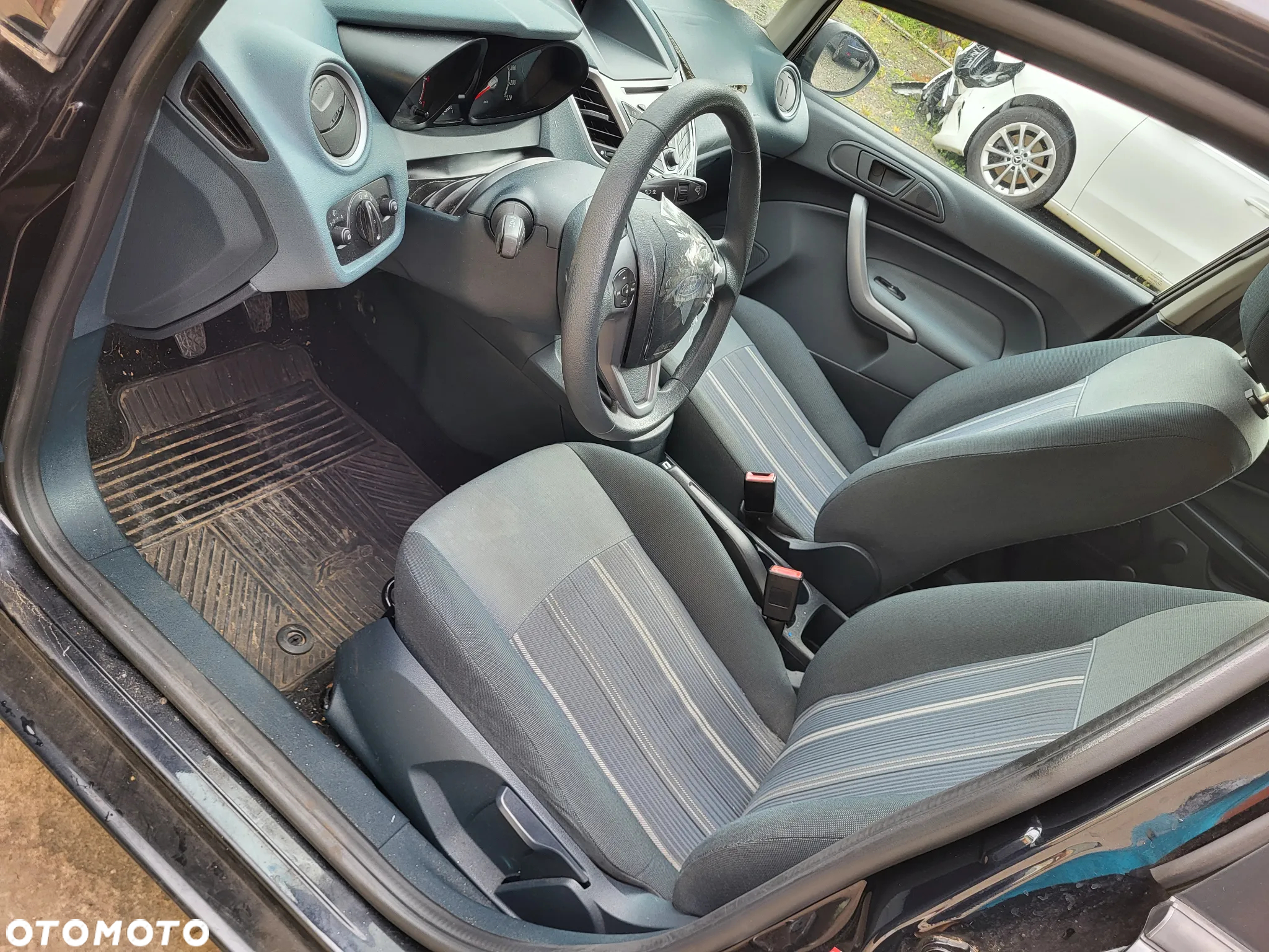 Ford Fiesta 1.25 Ambiente - 8