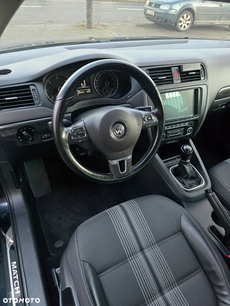 Volkswagen Jetta 1.6 TDI Match - 22