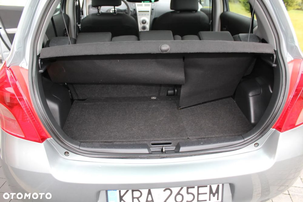 Toyota Yaris 1.0 Luna A/C - 11